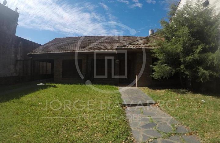 Casa · 174m² · 4 Ambientes · 6 Cocheras