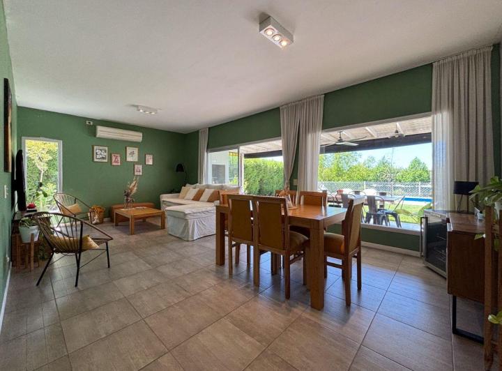 Casa · 145m² · 4 Ambientes · 2 Cocheras