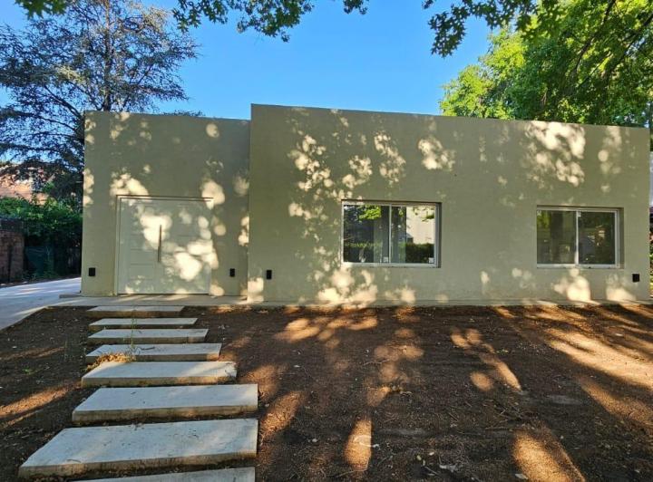 Casa · 140m² · 4 Ambientes · 2 Cocheras