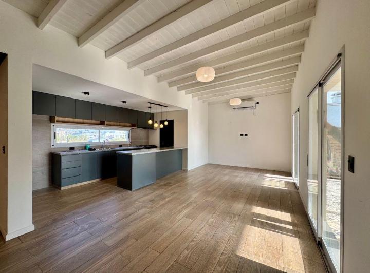 Casa · 145m² · 5 Ambientes · 2 Cocheras