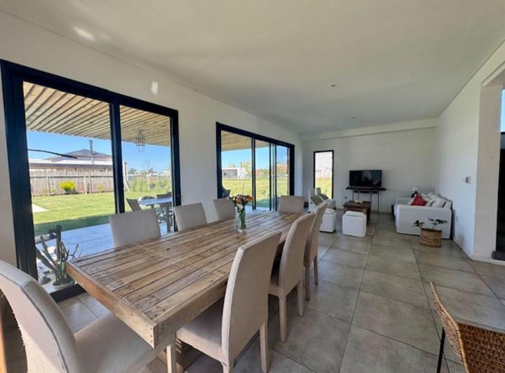 Casa · 178m² · 5 Ambientes · 2 Cocheras