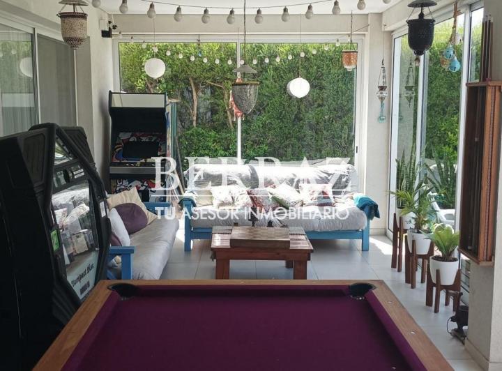 Casa · 300m² · 5 Ambientes · 1 Cochera