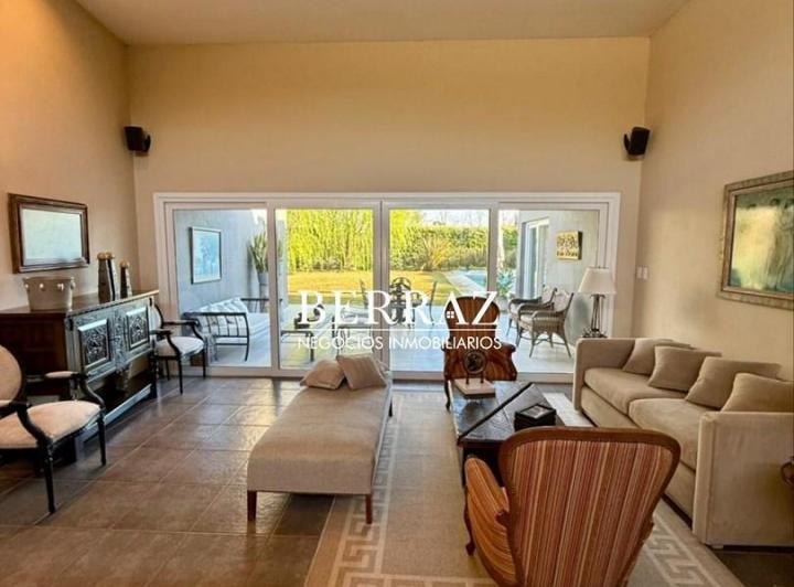 Casa · 186m² · 4 Ambientes · 1 Cochera