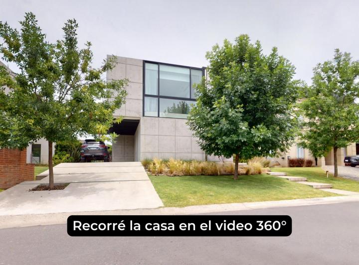 Casa · 281m² · 5 Ambientes · 2 Cocheras