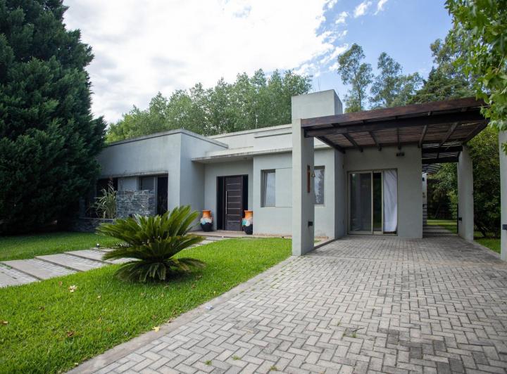 Casa · 206m² · 5 Ambientes · 2 Cocheras