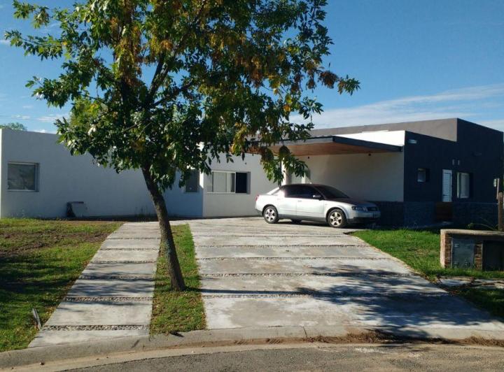 Casa · 200m² · 4 Ambientes · 4 Cocheras