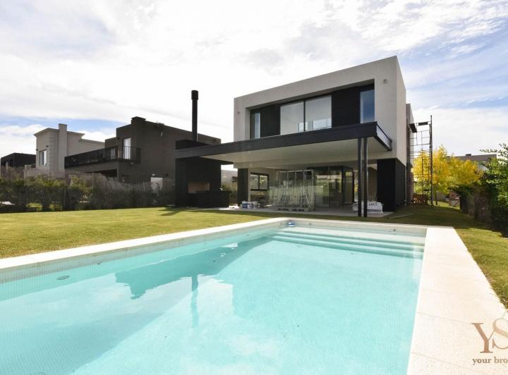 Casa · 191m² · 5 Ambientes · 1 Cochera