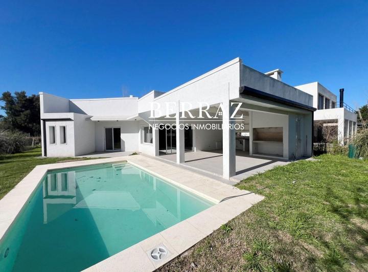 Casa · 212m² · 5 Ambientes · 1 Cochera