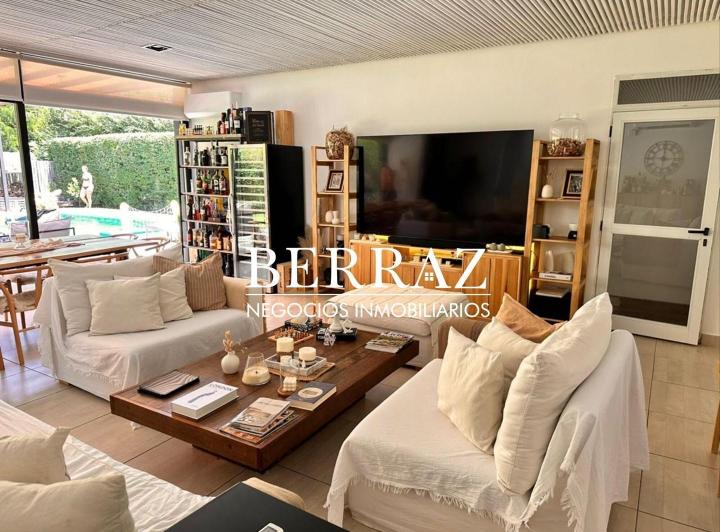 Casa · 210m² · 7 Ambientes · 1 Cochera