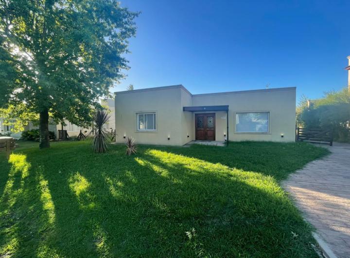 Casa · 126m² · 5 Ambientes · 1 Cochera