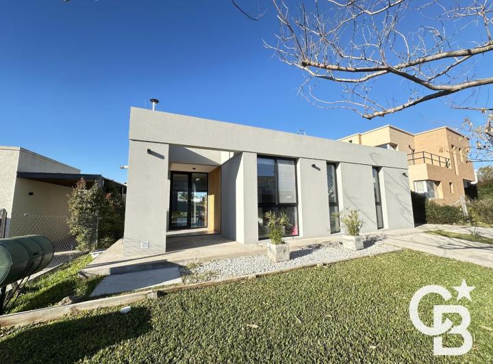 Casa · 120m² · 4 Ambientes · 2 Cocheras