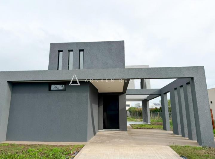 Casa · 126m² · 4 Ambientes · 2 Cocheras