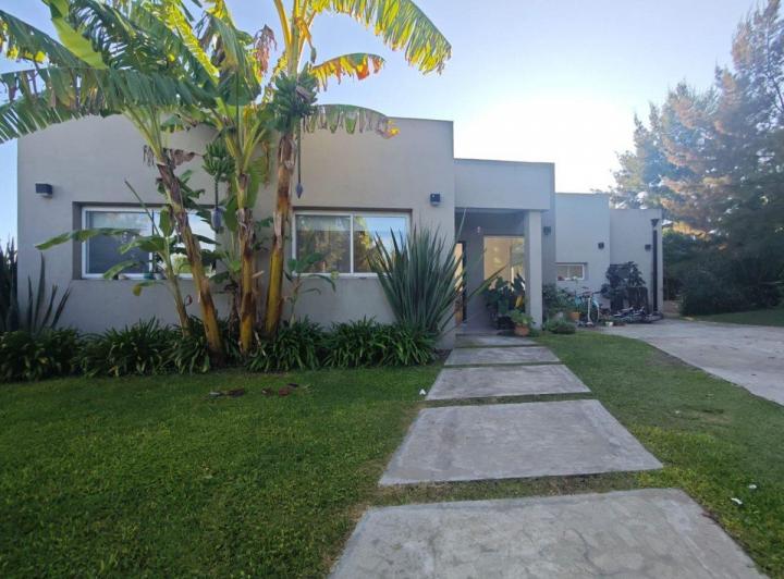 Casa · 169m² · 5 Ambientes · 2 Cocheras