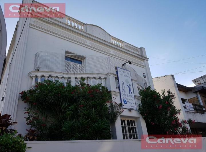Casa · 300m² · 9 Ambientes