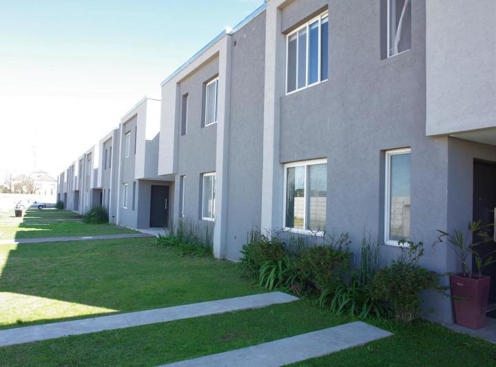 Casa · 104m² · 4 Ambientes · 1 Cochera
