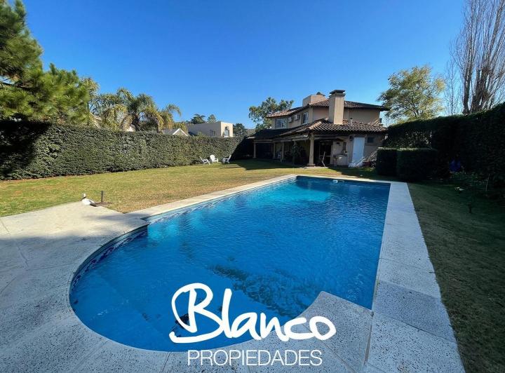 Casa · 194m² · 4 Ambientes · 4 Cocheras