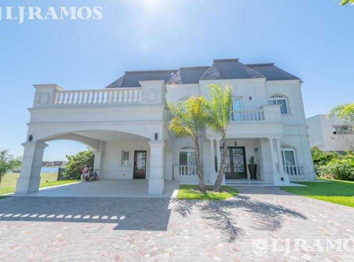 Casa · 425m² · 7 Ambientes