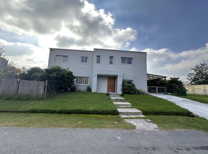 Casa · 175m² · 5 Ambientes · 2 Cocheras