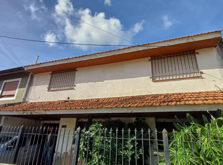 Casa · 205m² · 4 Ambientes · 2 Cocheras