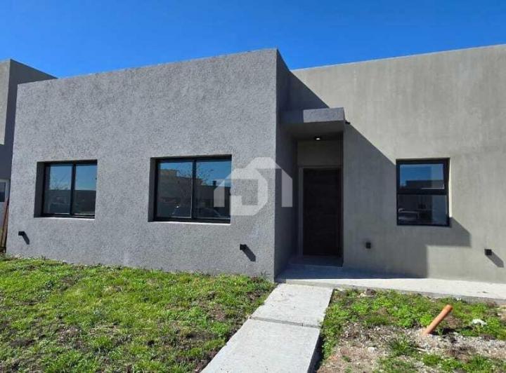 Casa · 140m² · 4 Ambientes · 2 Cocheras