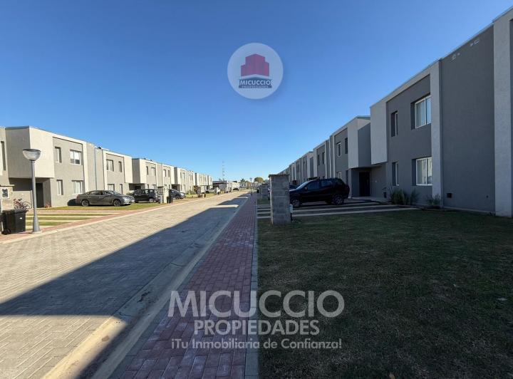 Casa · 104m² · 5 Ambientes · 1 Cochera