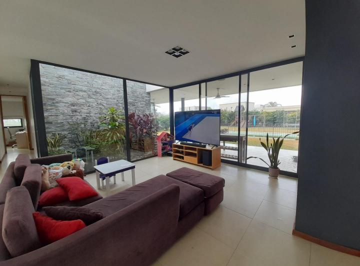 Casa · 138m² · 4 Ambientes · 3 Cocheras