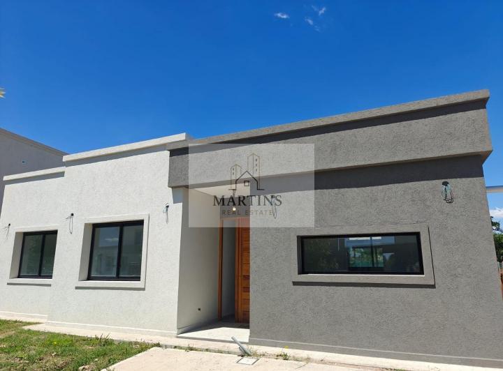 Casa · 170m² · 4 Ambientes · 2 Cocheras
