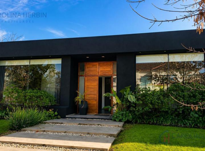Casa · 350m² · 5 Ambientes