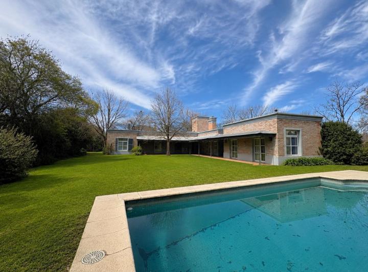 Casa · 272m² · 5 Ambientes · 2 Cocheras