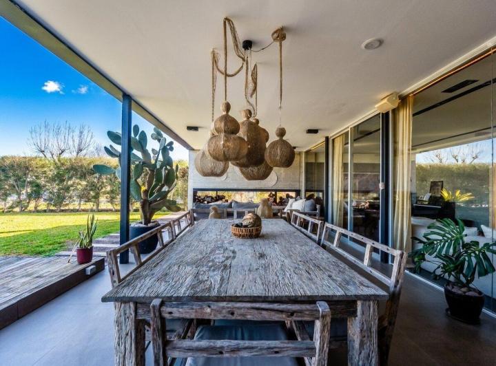 Casa · 250m² · 4 Ambientes · 1 Cochera