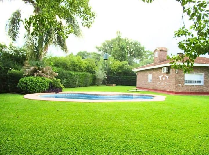 Casa · 210m² · 5 Ambientes · 2 Cocheras