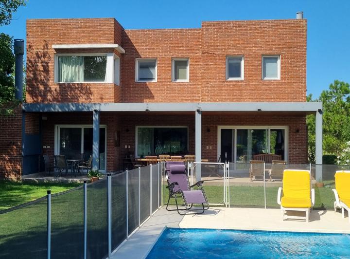 Casa · 204m² · 7 Ambientes · 1 Cochera