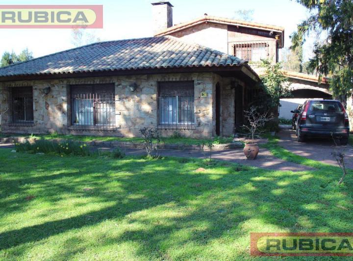 Casa · 180m² · 4 Ambientes · 4 Cocheras