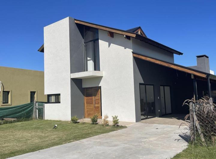 Casa · 120m² · 4 Ambientes · 1 Cochera
