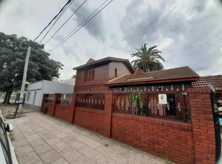 Casa · 150m² · 4 Ambientes · 2 Cocheras