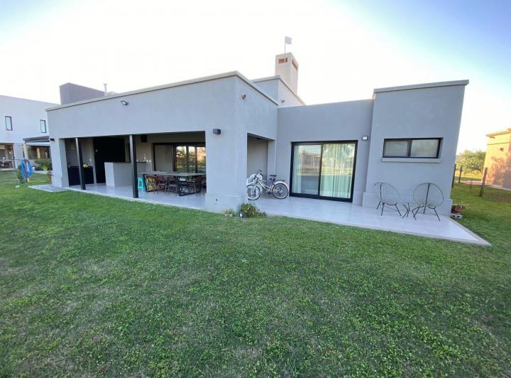 Casa · 160m² · 5 Ambientes