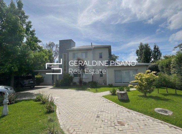 Casa · 290m² · 5 Ambientes · 2 Cocheras