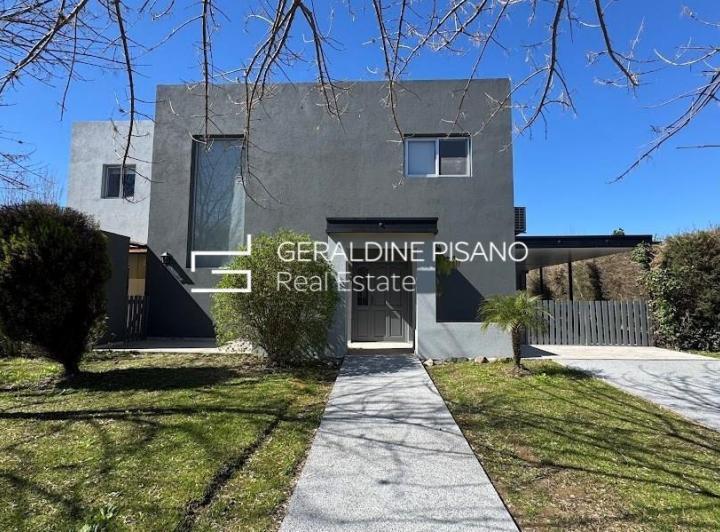 Casa · 27000m² · 6 Ambientes · 3 Cocheras