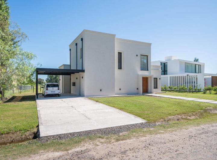 Casa · 150m² · 4 Ambientes · 2 Cocheras