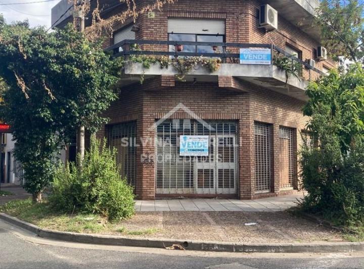 Casa · 240m² · 5 Ambientes · 1 Cochera