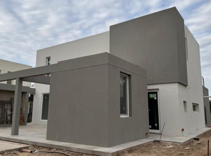 Casa · 200m² · 5 Ambientes · 1 Cochera
