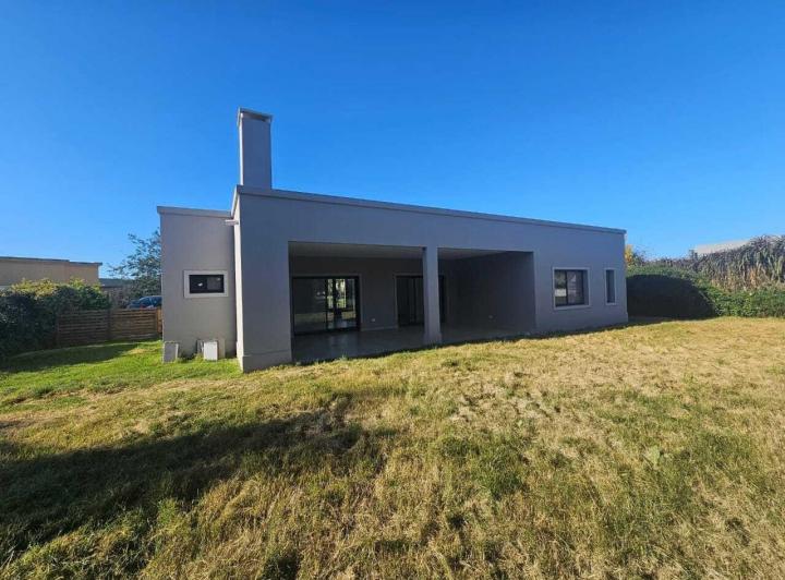 Casa · 190m² · 5 Ambientes · 1 Cochera