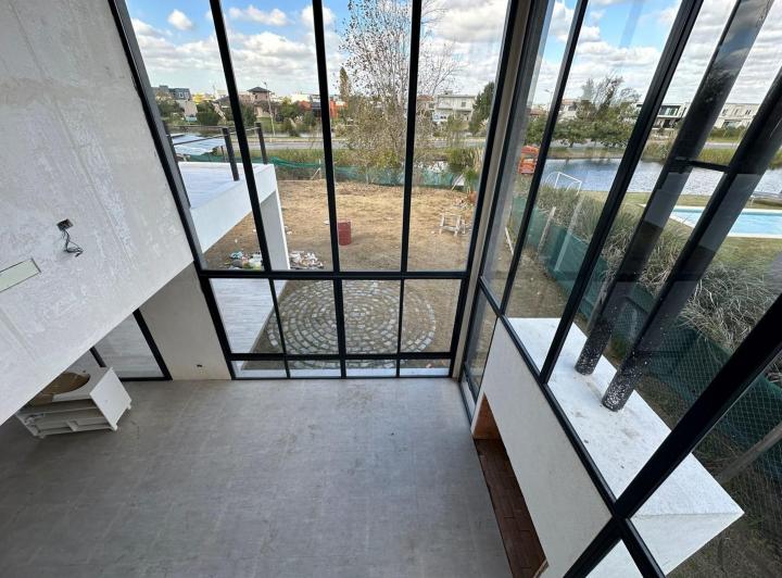 Casa · 200m² · 4 Ambientes