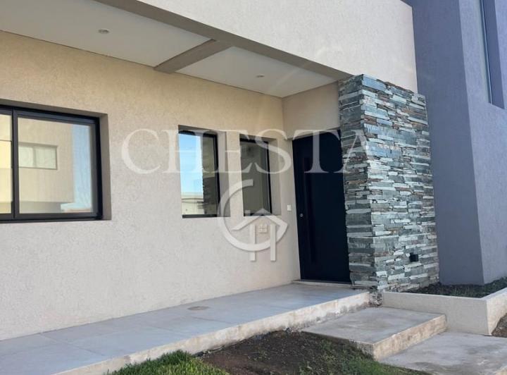 Casa · 200m² · 4 Ambientes · 1 Cochera