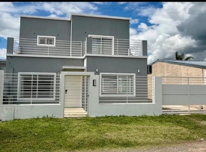 Casa · 180m² · 5 Ambientes · 2 Cocheras