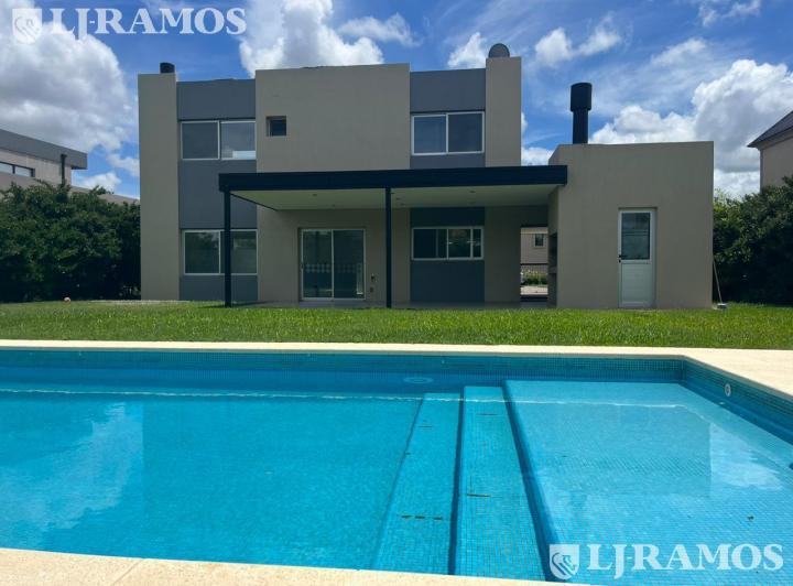 Casa · 180m² · 4 Ambientes · 2 Cocheras