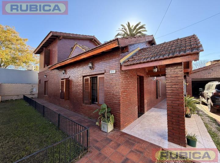 Casa · 249m² · 5 Ambientes · 3 Cocheras