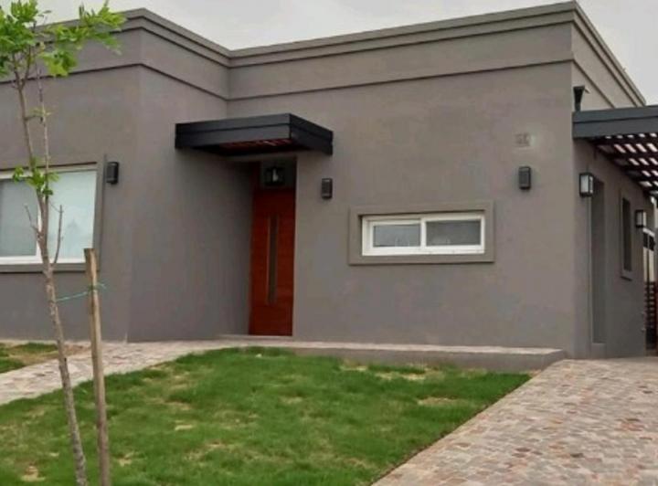 Casa · 143m² · 4 Ambientes · 2 Cocheras