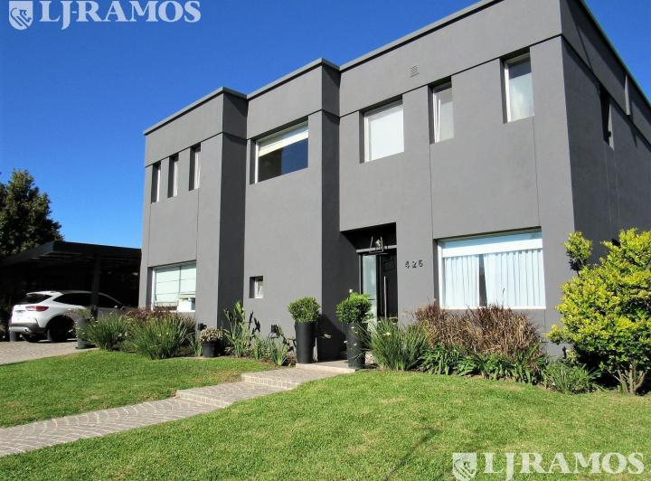 Casa · 214m² · 7 Ambientes