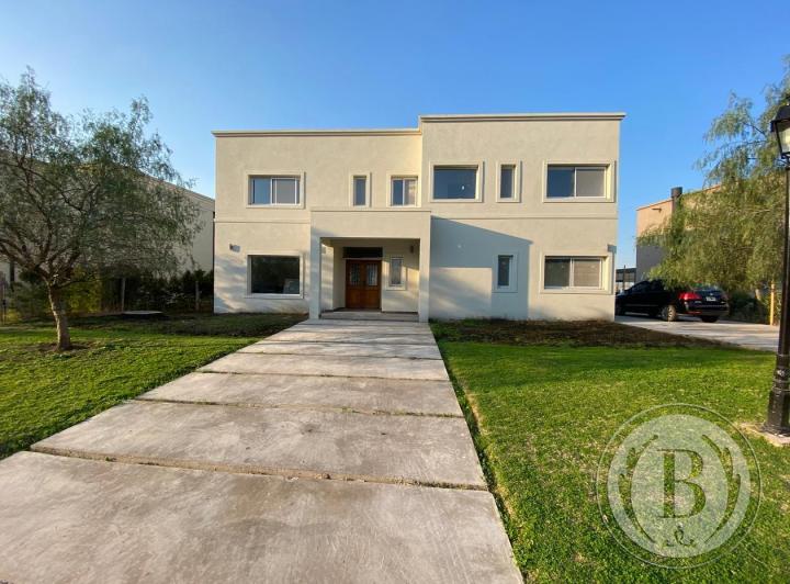 Casa · 300m² · 4 Ambientes
